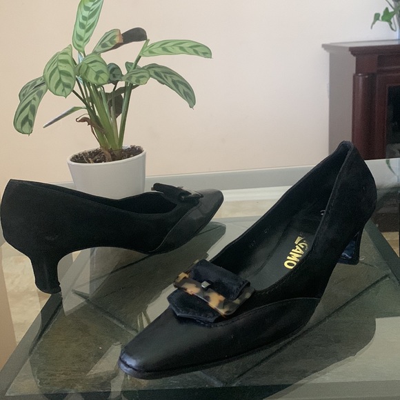 SALVATORE FERRAGAMO LEOPARD BUCKLE PUMP - Picture 8 of 10